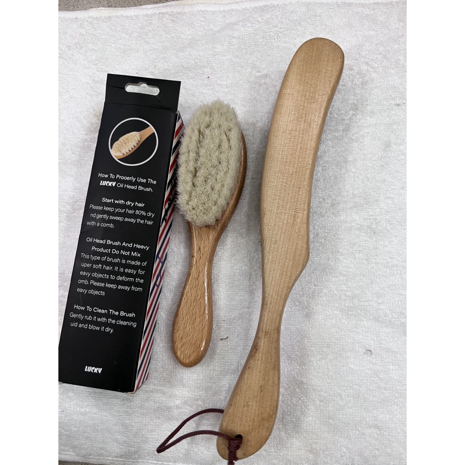 Chổi phủi Barber cao cấp- cọ phủi cán gỗ  lông cọ mềm vừa  phủi sạch dễ dàng mà không làm chày sước da -sản phẩm sài bên