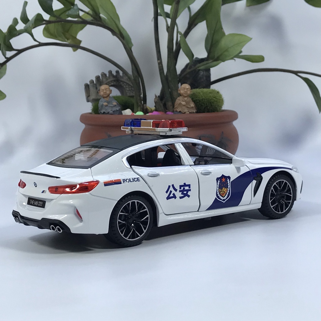 Mô hình xe cảnh sát BMW M8 bằng hợp kim tỷ lệ 1:24 có còi hú chuyên dụng