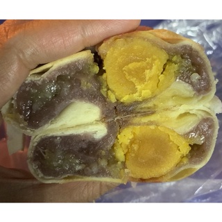 Bánh Pía Môn Sầu Riêng Trứng Muối