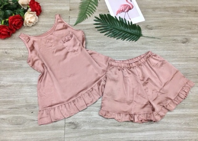 Bộ đồ lụa cao cấp bèo ngực | BigBuy360 - bigbuy360.vn