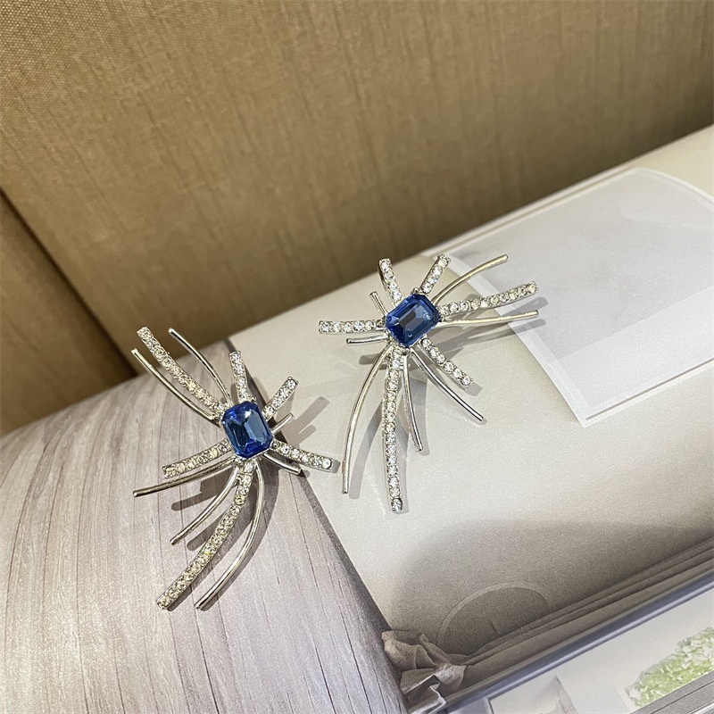 Khuyên Tai Hình Pháo Hoa Đính Đá Xanh Dương Độc Đáo