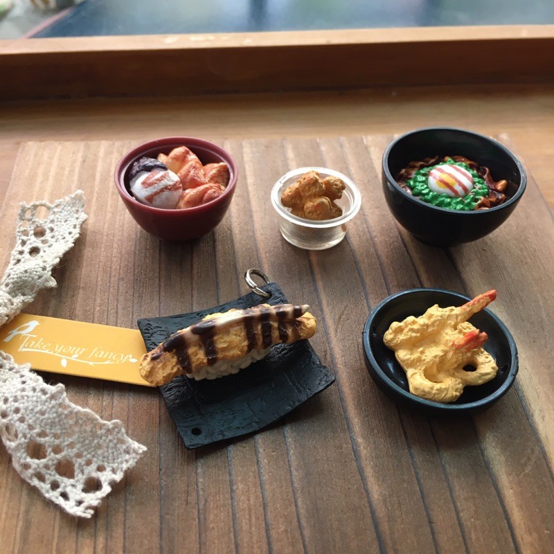 Charm Mô Hình Sushi Cơm Nhật Mini có móc gắn điện thoại