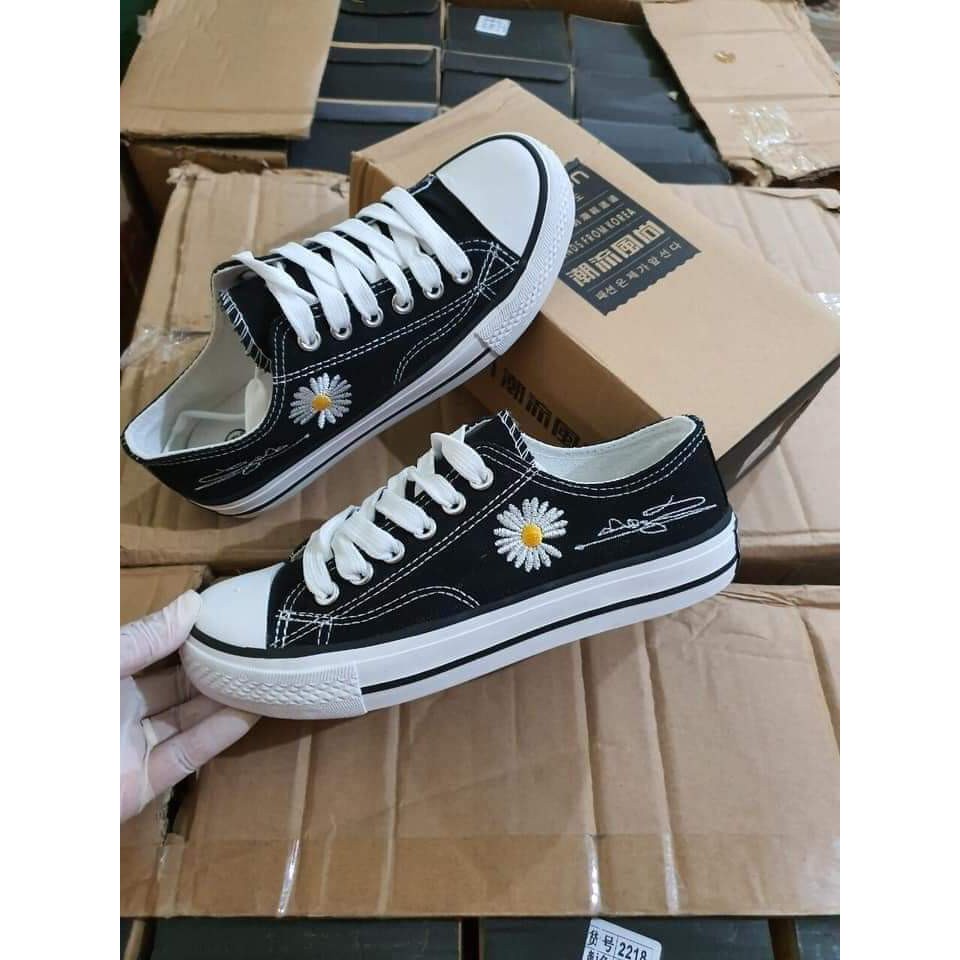 [LOẠI ĐẸP] Giày thể thao hoa cúc chữ kí thấp cổ đế bằng màu đen êm mềm thoáng chân xinh giá rẻ đi học đi chơi đi làm | BigBuy360 - bigbuy360.vn