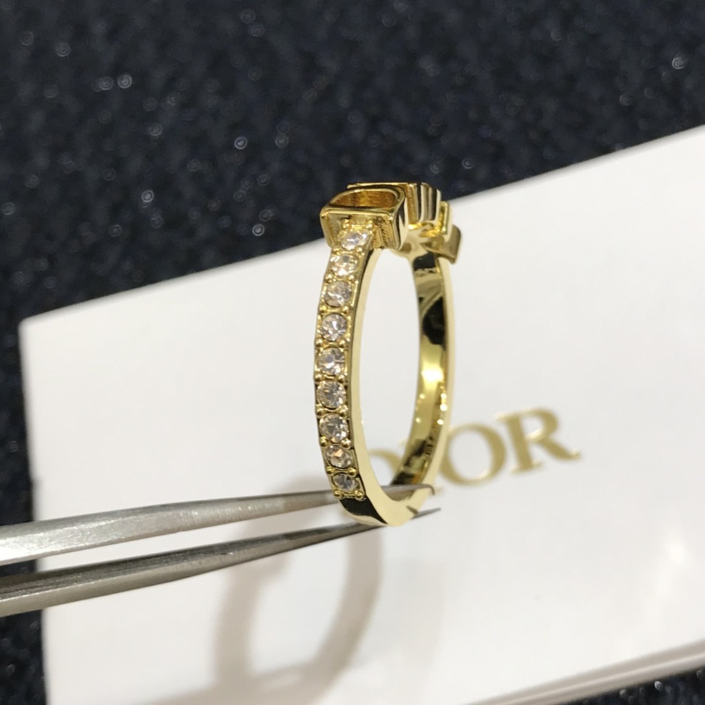 Nhẫn  đính đá pha lê khắc chữ đơn giản phong cách retro