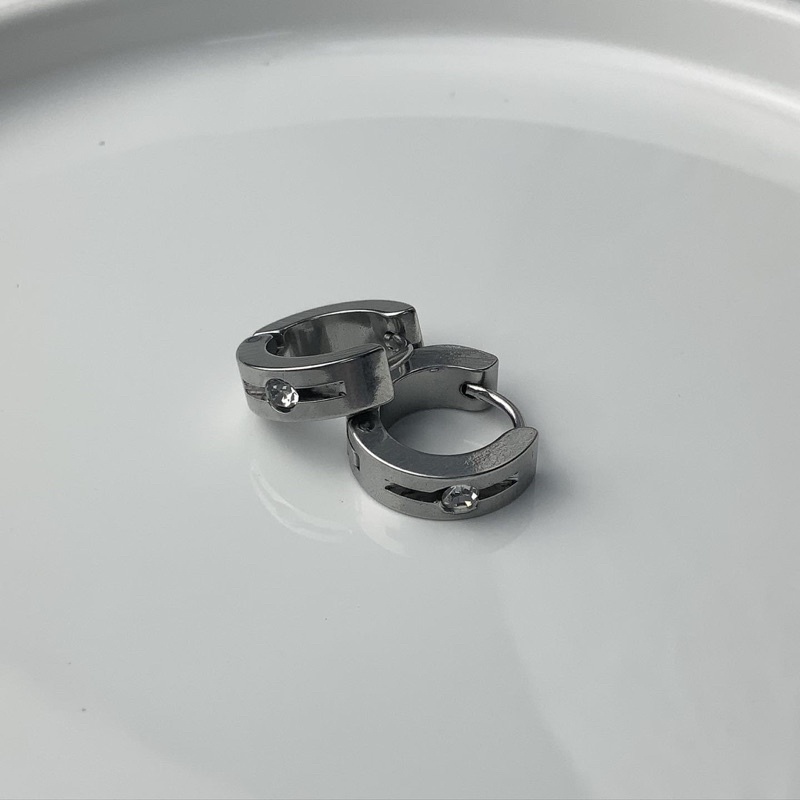 Khuyên tai thép - không đen không gỉ đính đá Zỉcon / Dành cho Nam và Nữ