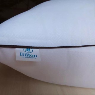 Cặp gối bông Hilton nhập khẩu