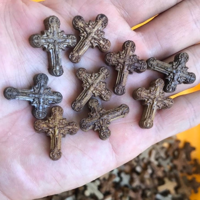 Charm Thánh Giá Trầm Hương Tốc Số 4