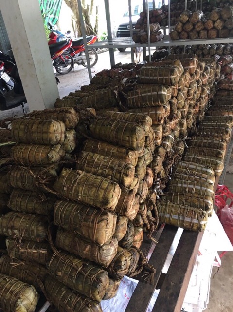 Bánh Tét Trà Cuôn 3 Màu - Đặc Sản Trà Vinh 1.1KG/1 ĐÒN