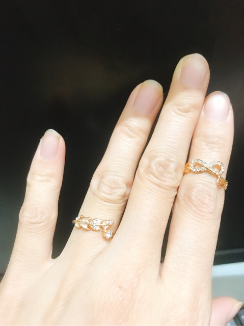 Hộp 36 nhẫn màu trắng đính đá cách điệu siêu xinh (Có thể điều chỉnh được kích thước)