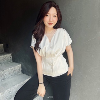Sonia Blouse / Áo sơ mi cổ tim may chiết eo