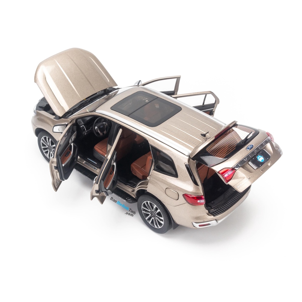 Mô hình xe Ford Everest Titanium 1:18 Dealer