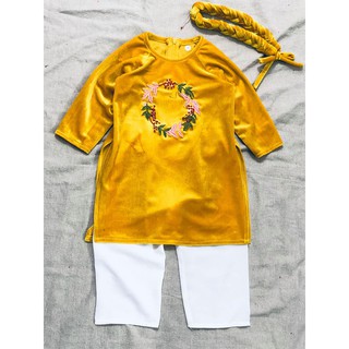 Set áo dài nhung vàng thêu hoa