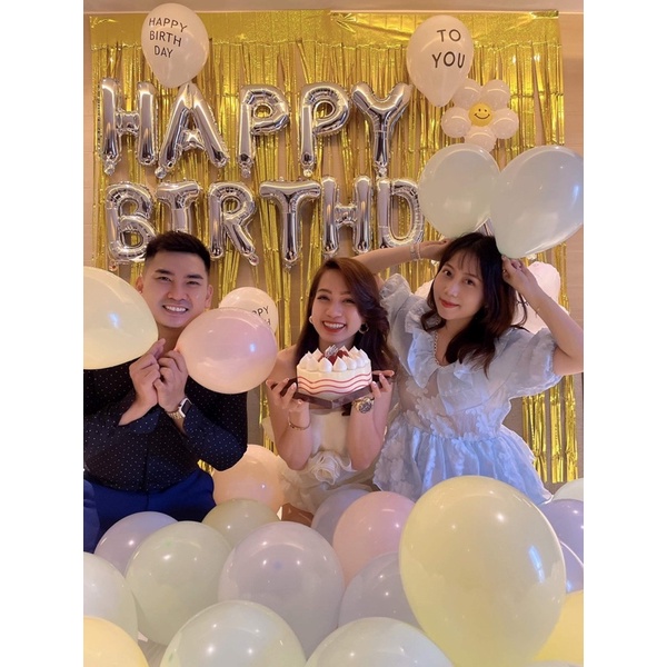 trang trí sinh nhật tại khách sạn cho nhóm bạn đi du lịch