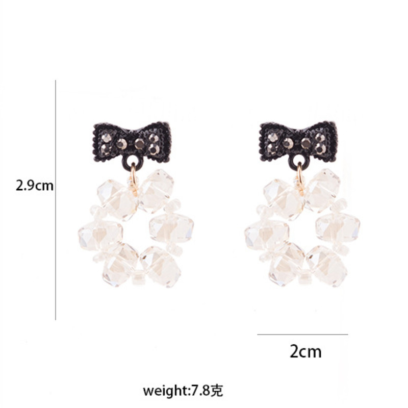 Khuyên Tai Nữ Trang Dáng Tròn Tạo Hình Độc Đáo Sang Trọng