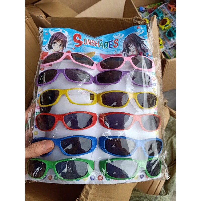 Sỉ vỉ 12 chiếc kính thời trang cho bé