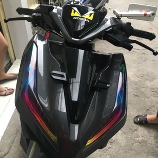 Mắt Fendi vàng dán đầu xe