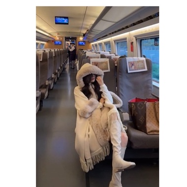 Áo khoác lông dáng dài thiết kế mới | BigBuy360 - bigbuy360.vn