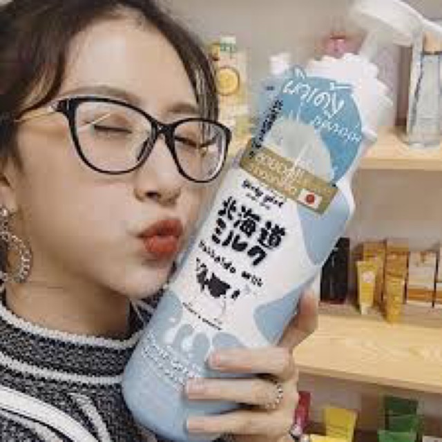 Sữa tắm trắng- Hokkaido Milk Whitening AHA Shower Cream Thái Lan