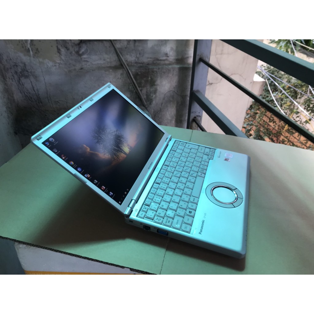 Laptop Panasonic CF-SZ5 core i5 6300U Ram 4G/128 màn hình 12,5 inch full HD Pin 5-6h