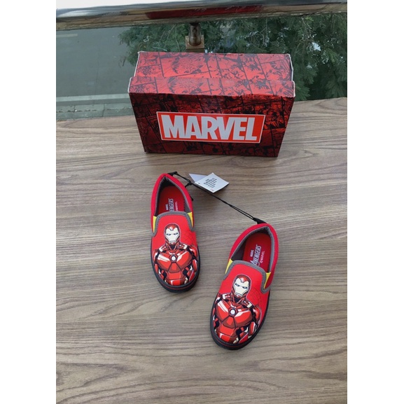 Giày slipon Marvel đỏ