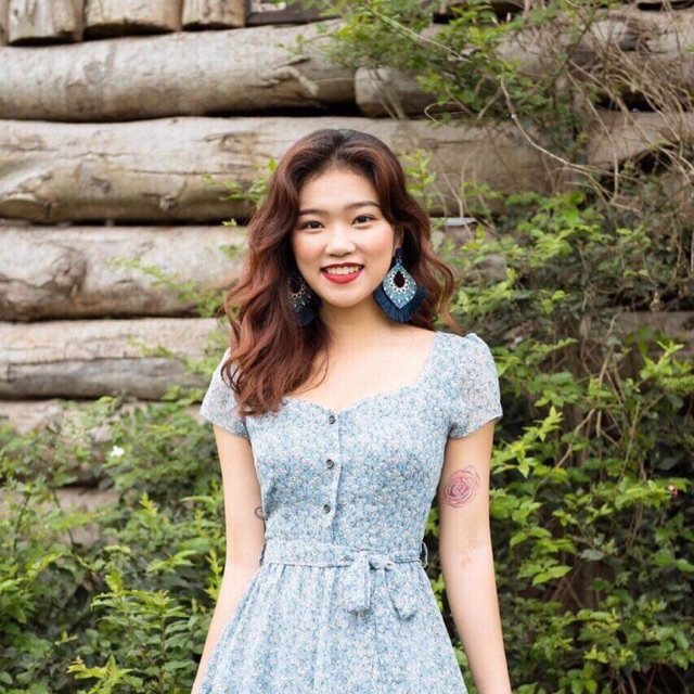 VÁY CỔ VUÔNG HOA NHÍ BUỘC EO