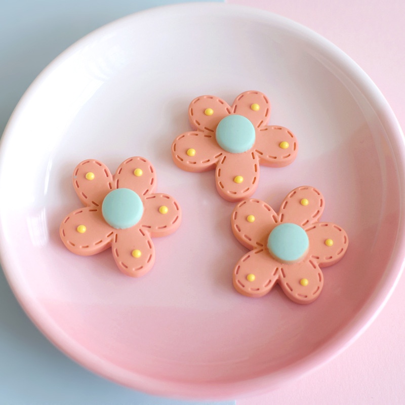 Set 10 Hoa Nhựa 5 Màu Trang Trí Điện Thoại / Bông Tai DIY