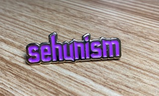Pin cài áo sehunism