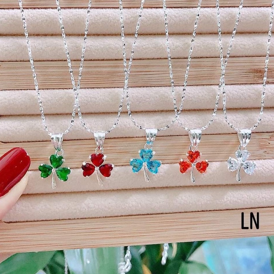 Dây cỏ 4 lá và 3 lá . Dây to phay sáng lấp lánh bạc chuẩn