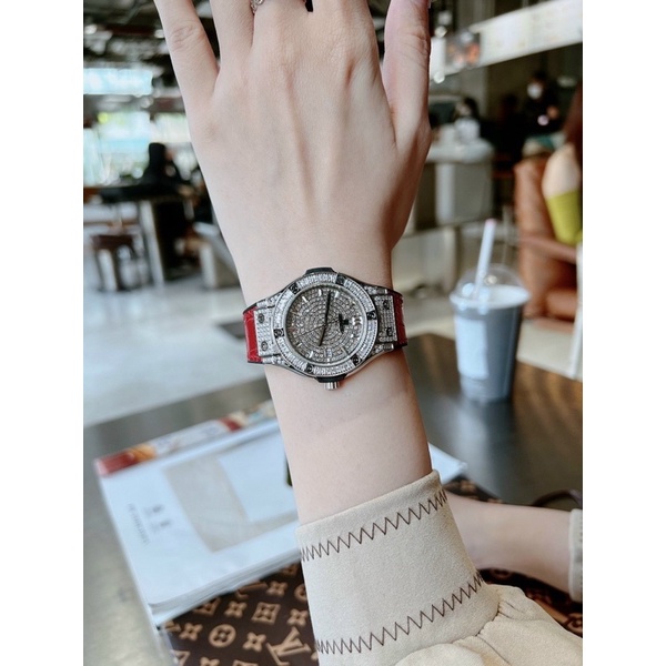 Đồng hồ đeo tay nữ cao cấp đình full đá hàng hiếm LUTOS WATC