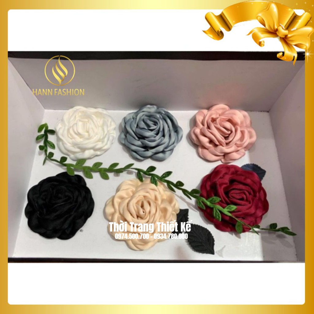 Hoa vải cài áo .