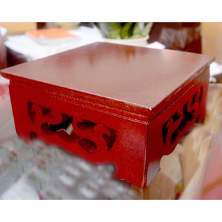 Đôn gỗ vuông khắc đặt tượng thờ