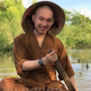 La hán tăng- pháp phục lễ chùa