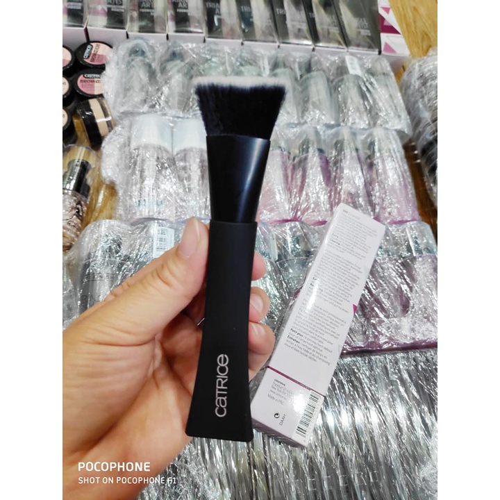 Cọ tán nền Catrice