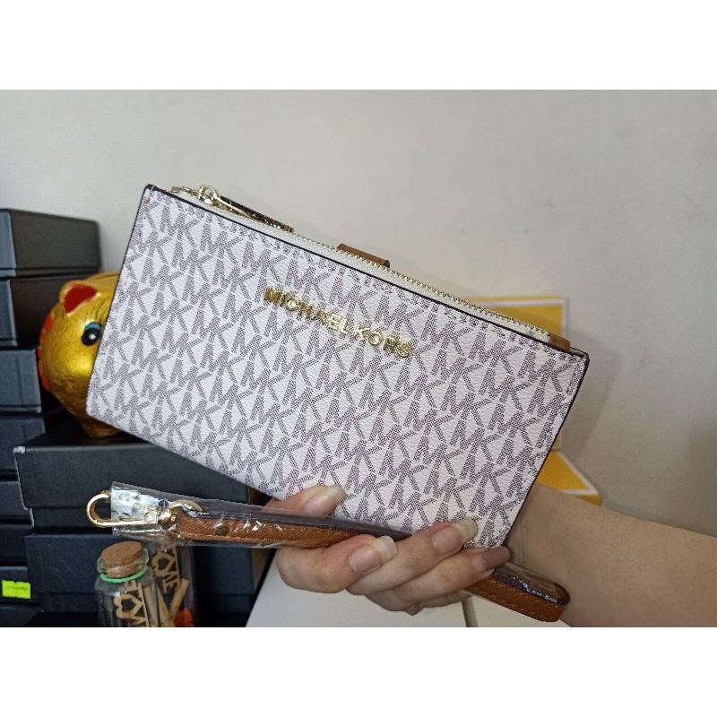 Ví cầm tay MK da xước