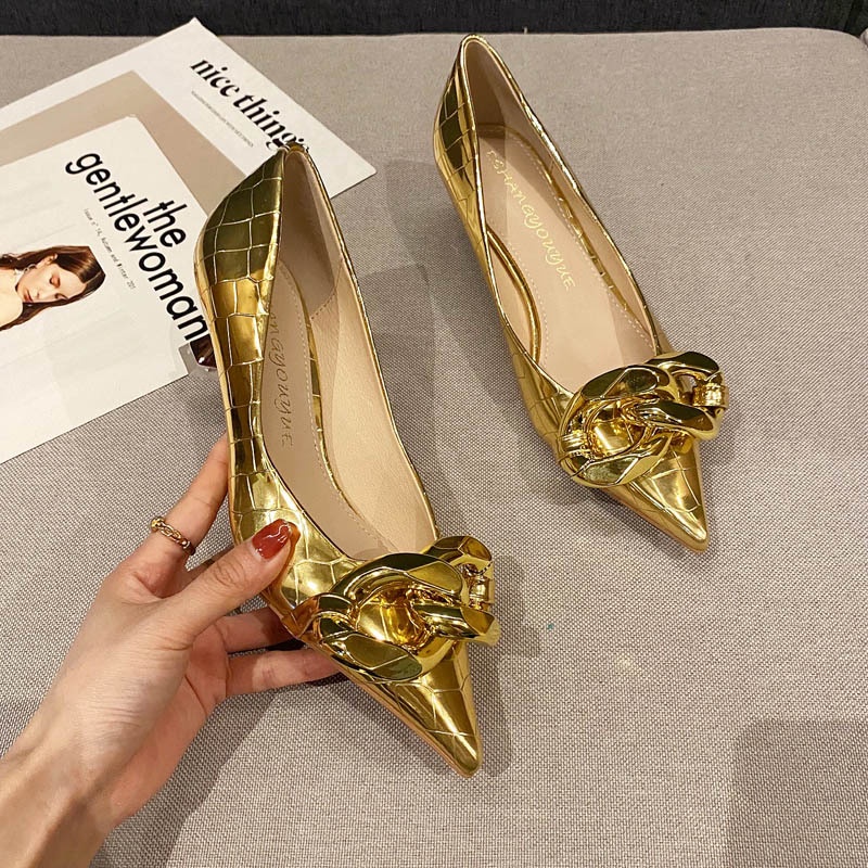 Giày Cao Gót 5cm Da Bóng Mũi Nhọn Miệng Nông Phối Dây Xích Kiểu Âu Mỹ Quyến Rũ Cho Bạn Gái