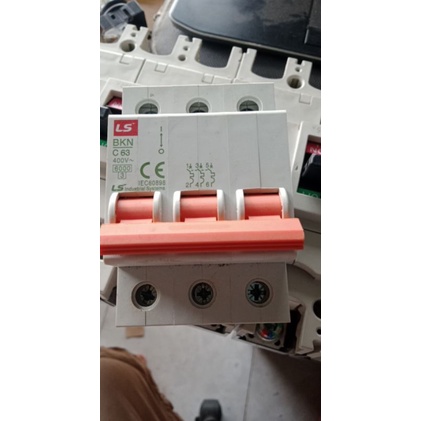 MCB 3P LS 63A. MCB Hanger 32-20A.hàng mới nguyên hộp