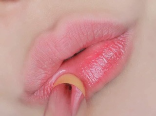 Son dưỡng cầu vồng