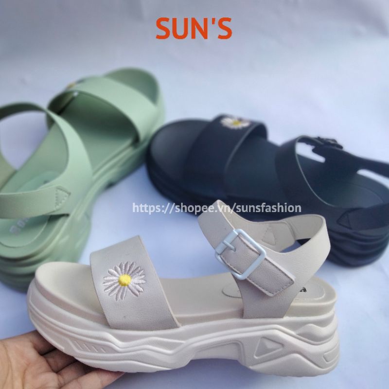 Sandal thể thao hoa cúc lệch quai ngang nữ đế xuồng màu nhã (SẴN)