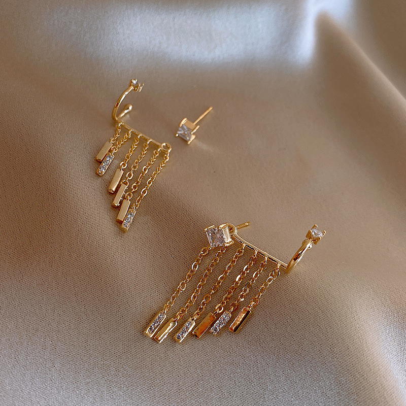 Bông tai dáng dài kiểu dáng độc đáo dành cho nữ