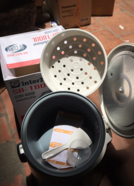 Nồi cơm điện InterNational