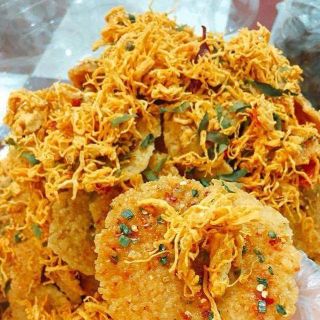Cơm cháy lắc khô gà lá chanh