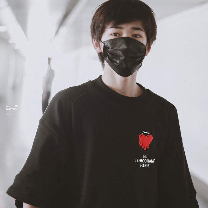 Áo phông TNT màu đen màu trắng