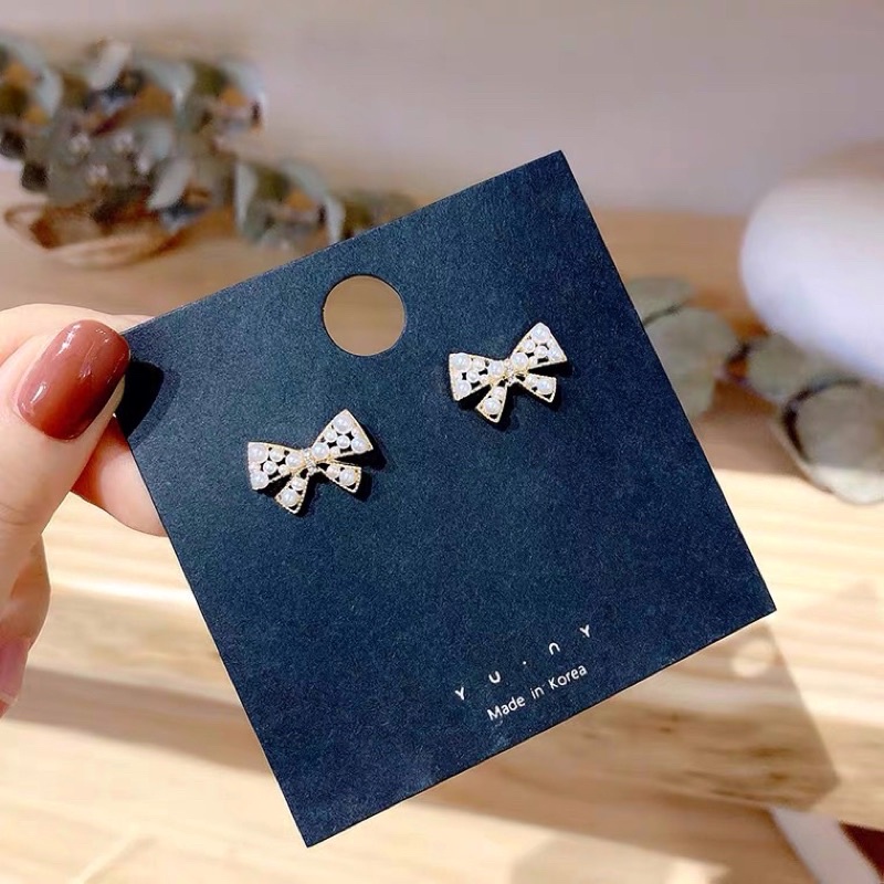 Bông tai hình nơ xinh xắn, lạnh lùng cho các bạn nữ