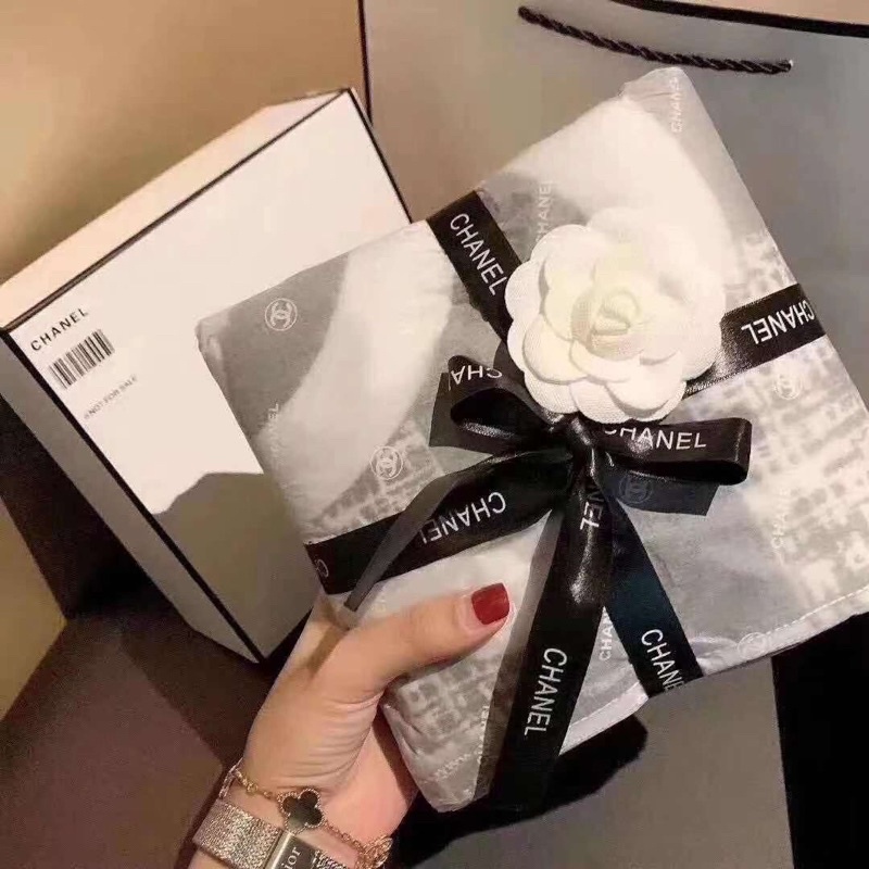 Khăn CHANEL hộp đầy đủ (Oder )