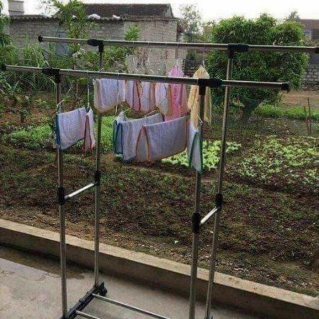 Cây phơi quần áo có bánh xe rất đẹp và tiện lợi khung nhôm innot chắc chắn dễ dàng di chuyển mọi nơi hàng có sẵn tại sho