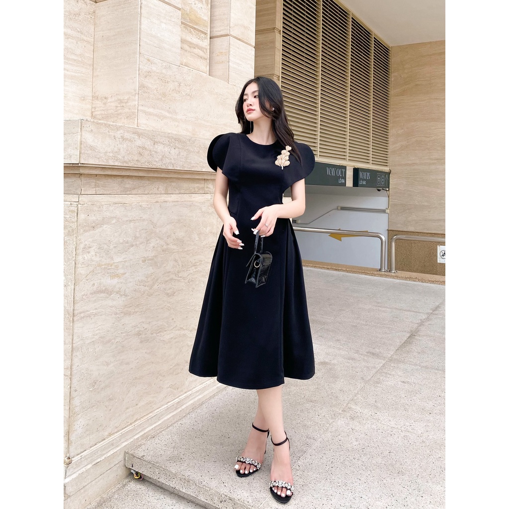 RẬP - Đầm Xòe Tay Cánh Bướm Có Cài Hoa - BROWN 02 ĐEN