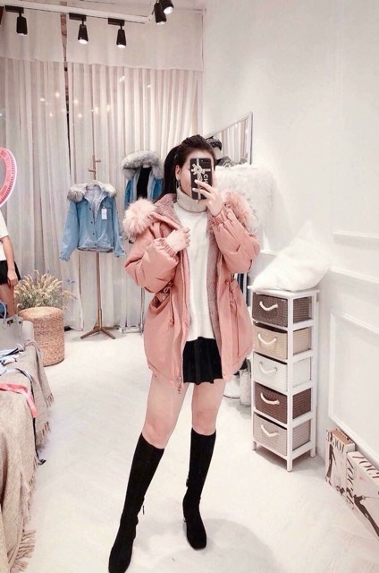 Áp khoác lông nha ce ơi. Đẹp rẽ mẫu nhà mặc nhé. Cầm nặng tay luôn ạ ấm lắm nhé