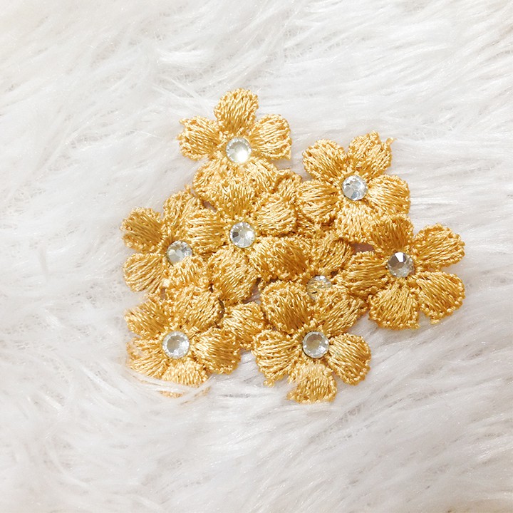 5 bông mai thêu nhụy xoàn lấp lánh size 1.6cm
