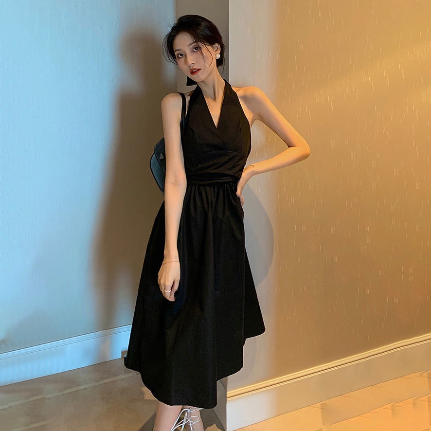 Váy đen phối dây treo không tay nữ ngọt ngào tính khí nhẹ nhàng sang trọng