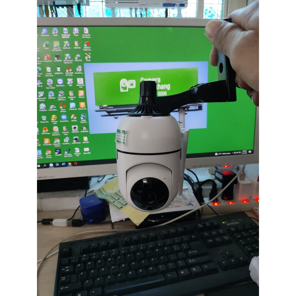 Chân đế treo tường cho camera yoosee và các loại camera trong nhà bulong 6mm.